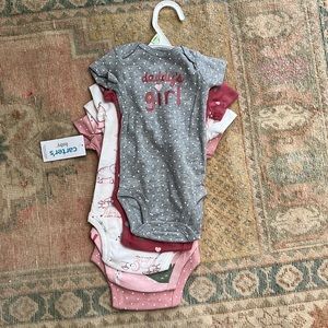 Set of 5 3m onesies from carters